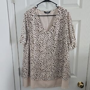 Chic Leopard Print V-Neck Blouse